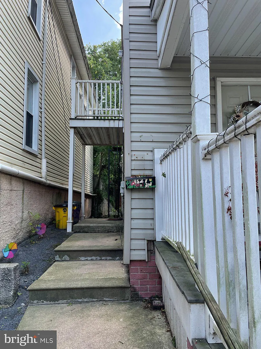 Building Photo - 1527 W 36th St #2
