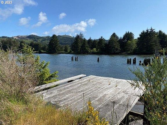 4th image of 900 Siletz Hwy