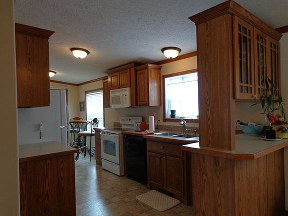 2nd image of 11768 Knollcrest Ct