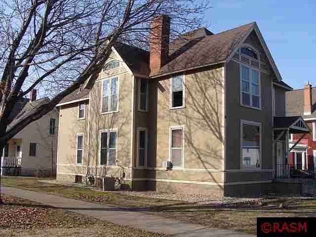2nd image of 226 Byron St