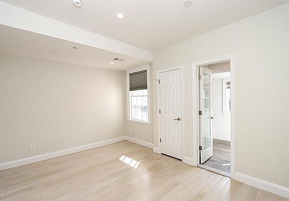 3rd image of 1415 Old Northern Blvd #1N