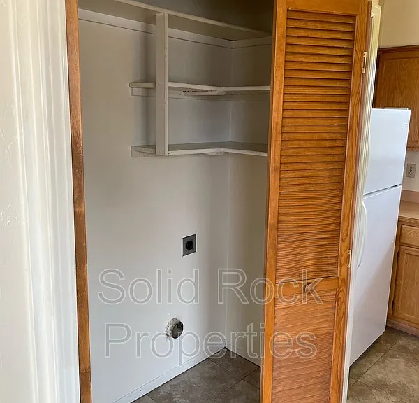3230 N Victor Rd #C — Photo 6
