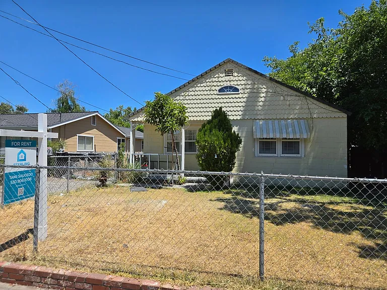 2622 Gary Way — Photo 1