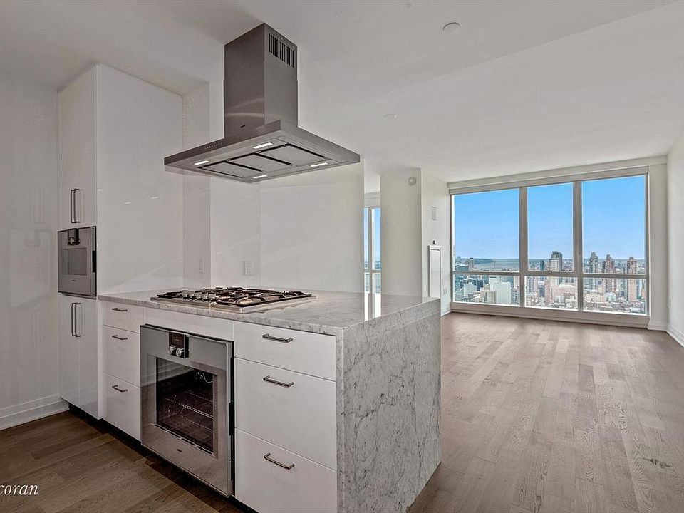 1st image of 460 W 42nd St Ph 4A