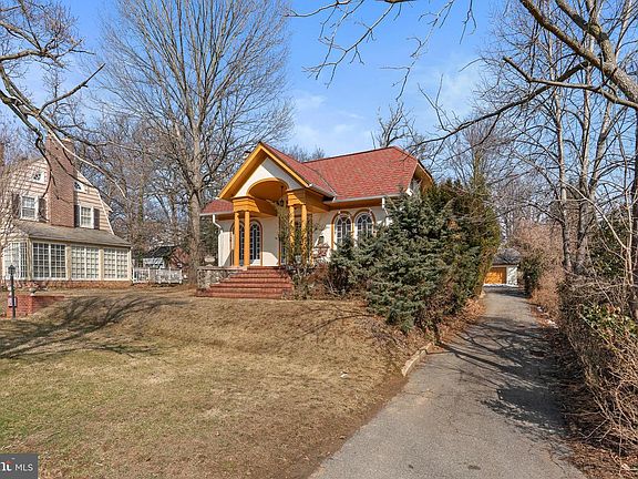 3rd image of 513 Stamford Rd