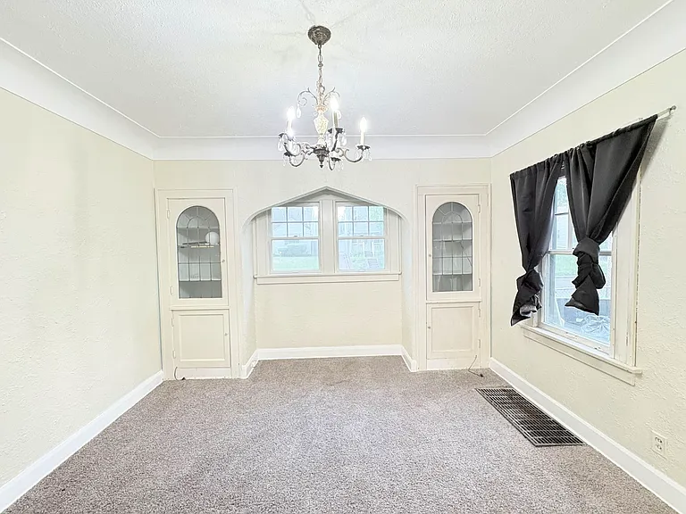 4450 Commonwealth Ave — Photo 4
