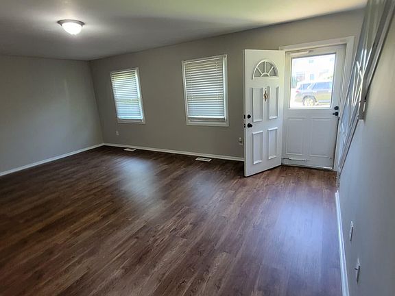 2nd image of 7 Maymont Ln