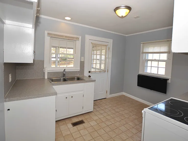 502 S Main St — Photo 19