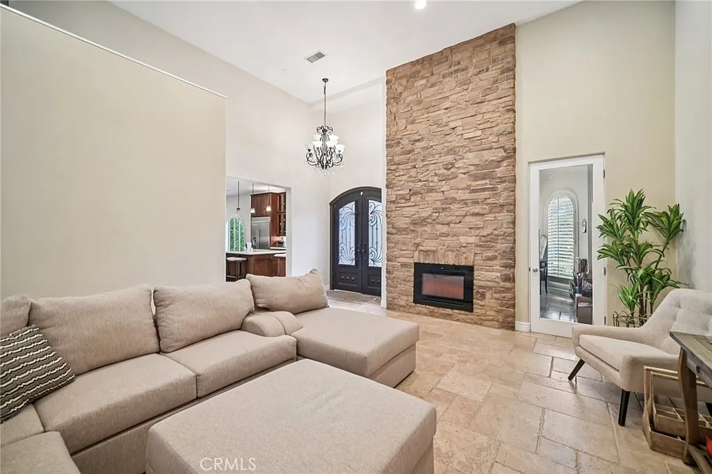 5 bed, 4350 sqft, $11,500 — Photo 4