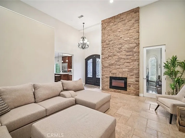 17401 Raymer St — Photo 4