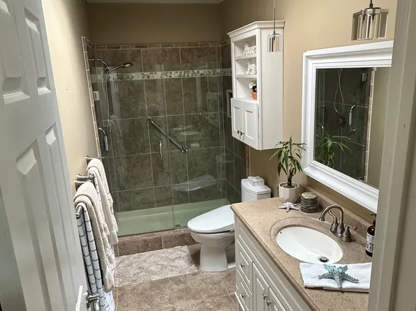 16255 Pacific Cir APT 305, Huntington Beach, CA 92649