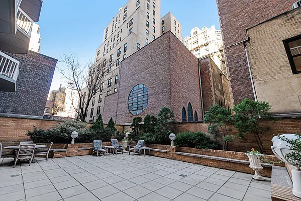 Rented by Compass | media 9