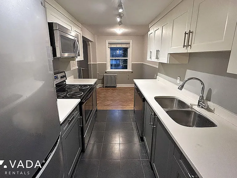 1235 Burnaby St #9 — Photo 3