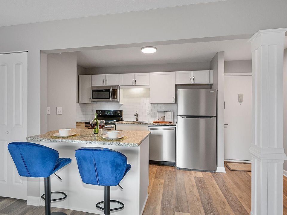 1st image of 890 W Loveland Ave #09f6f65fc