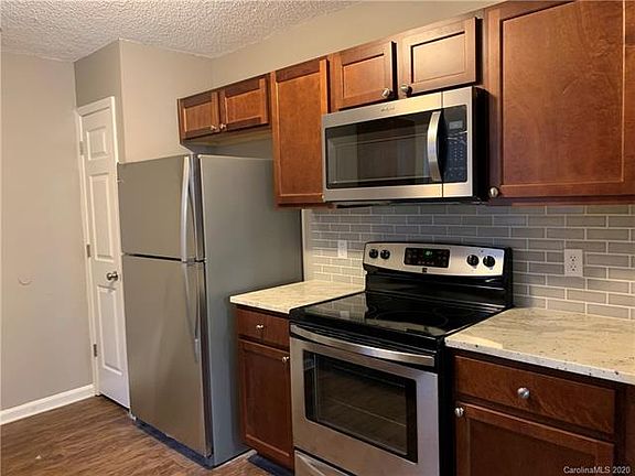 5th image of 122 Lismark Dr