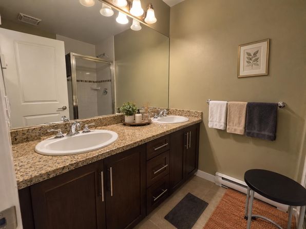 4 bedroom rental in Surrey — photo 8