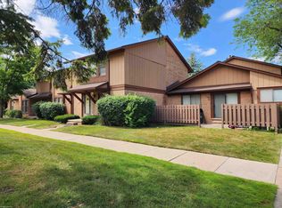 24825 Greenhill Rd, Warren, MI 48091