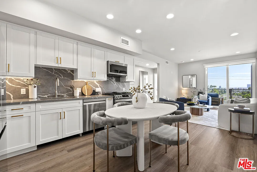 2 bed, 2.0 bath, 1193 sqft, $7,295 — Photo 4
