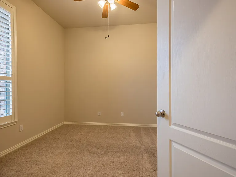 165 Lady Bird Ln — Photo 3