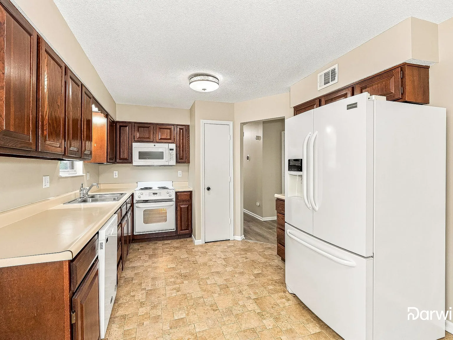 3 bed, 2.5 bath, 1676 sqft, $2,375 — Photo 4