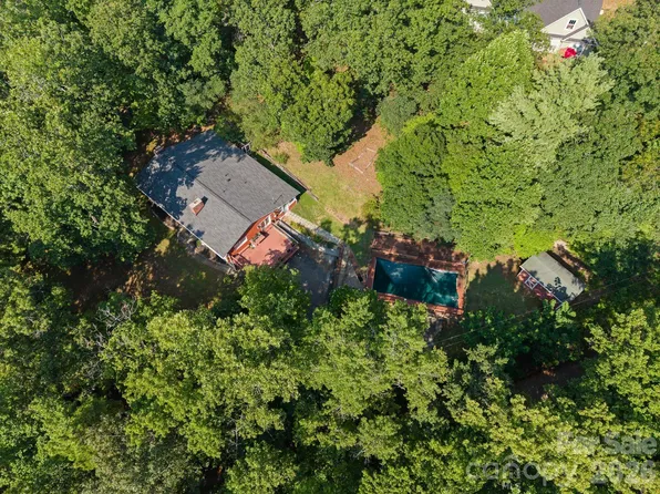 233 Church Rd, Fairview, NC 28730