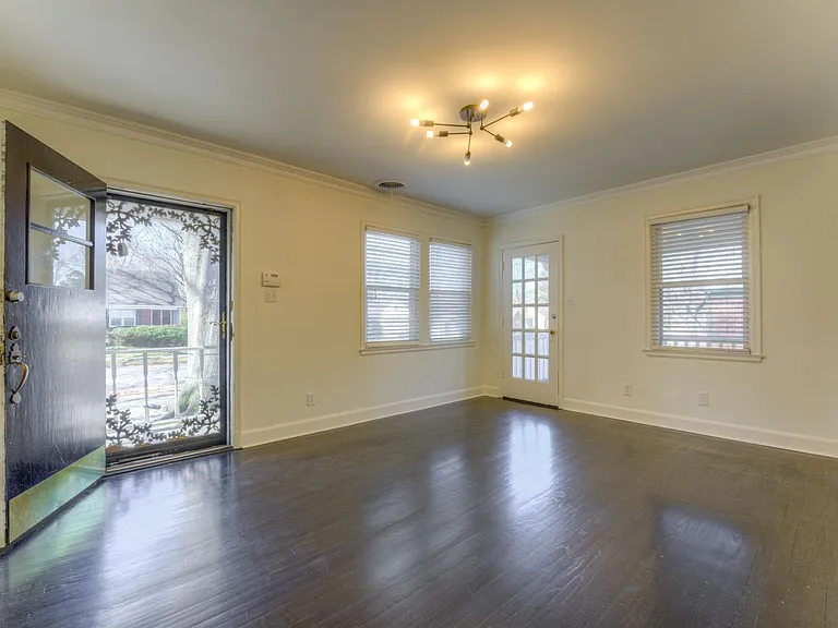 272 Aurora Cir — Photo 2