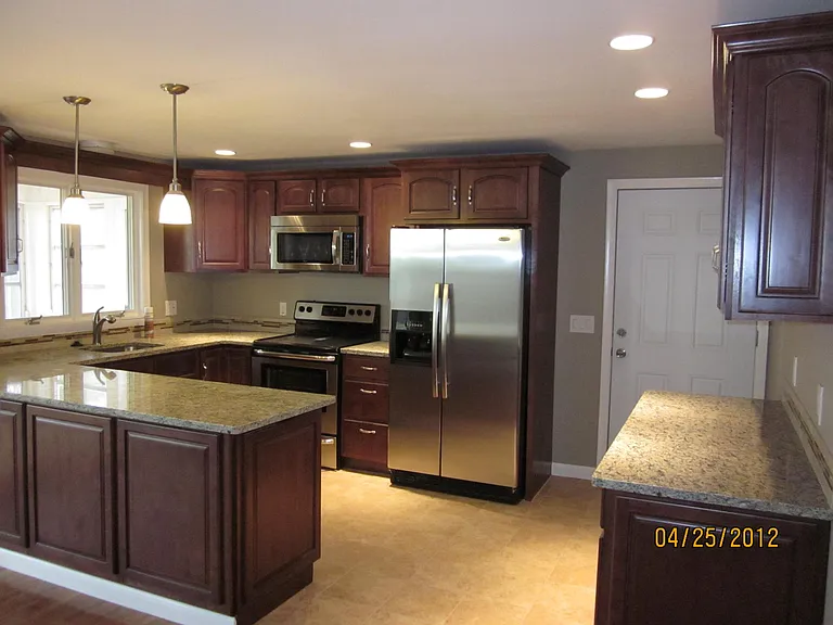 39 Damon Ave — Photo 4