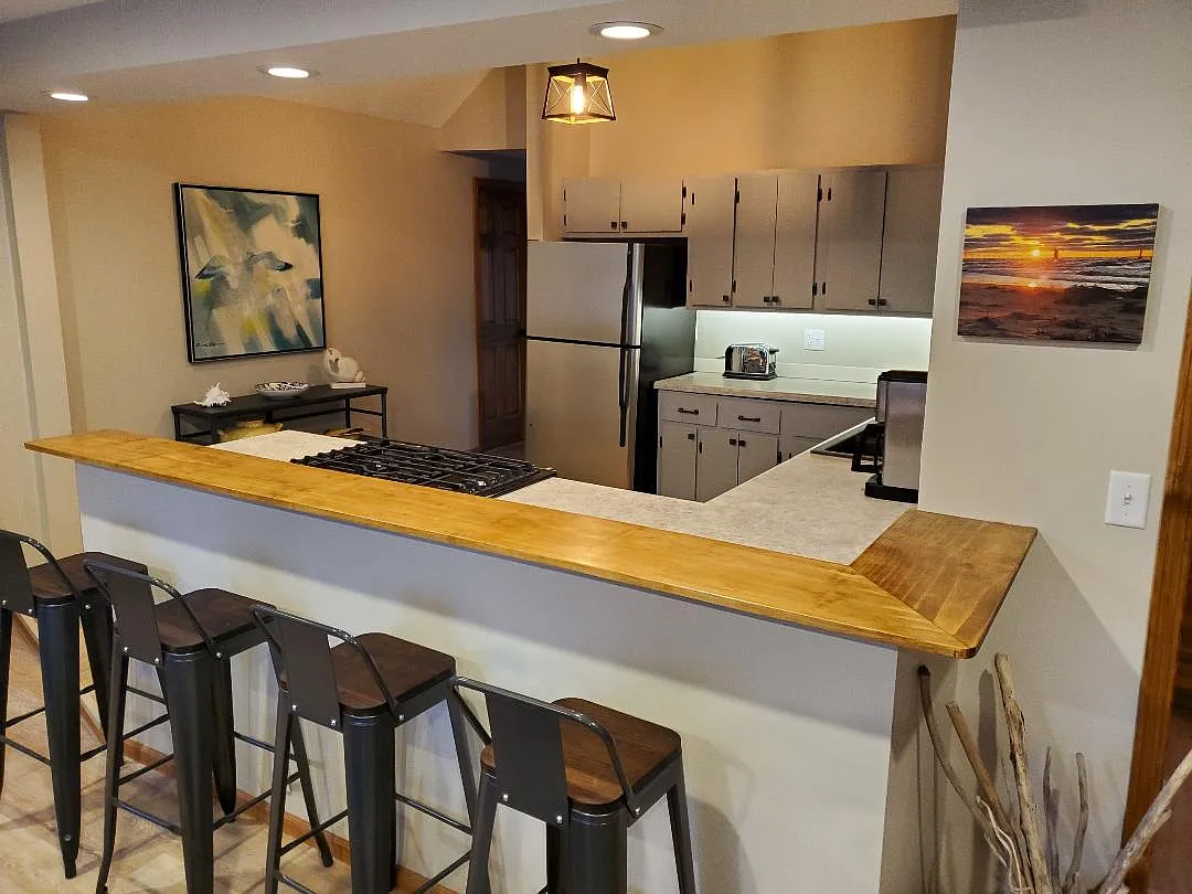 3 bed, 1100 sqft, $2,000 — Photo 3