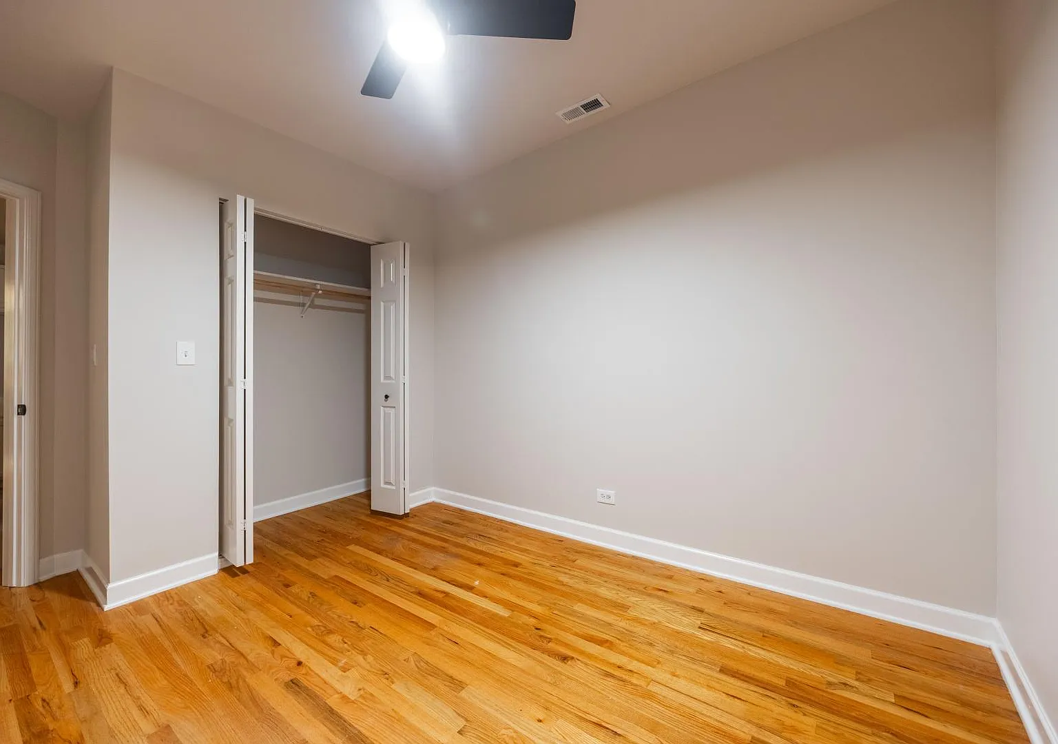 3 bed, 1300 sqft, $3,500 — Photo 2