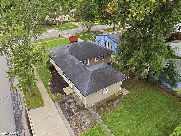 26th image of 320 West St