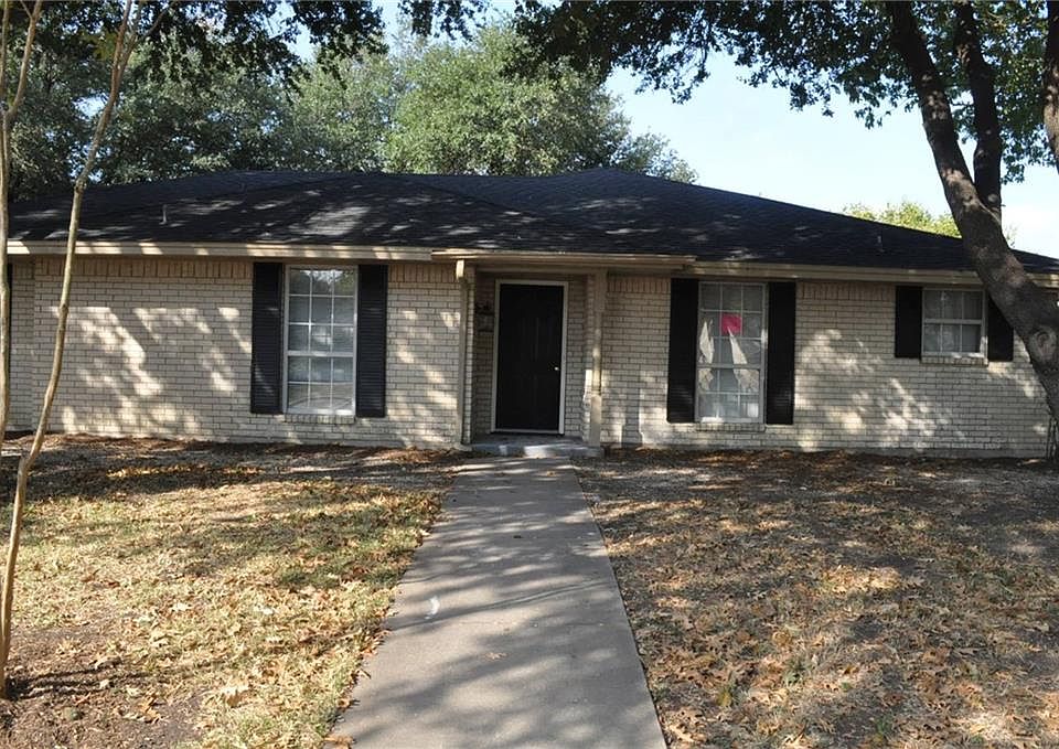 1st image of 210 Hacienda Dr