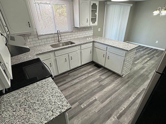 5th image of 6065 Joliat Ave