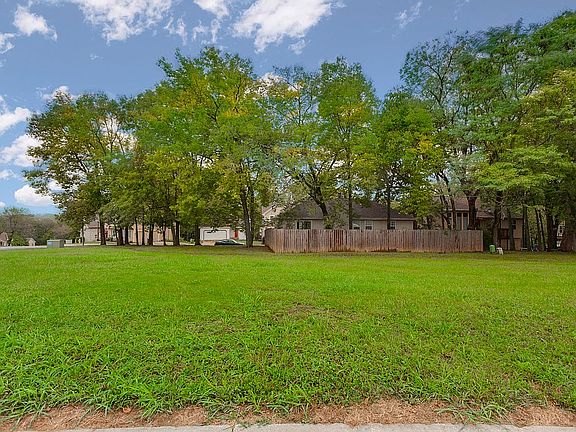 3rd image of 12605 Fountain Lake Cir