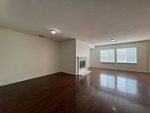 5th image of 39201 Jacob Dr