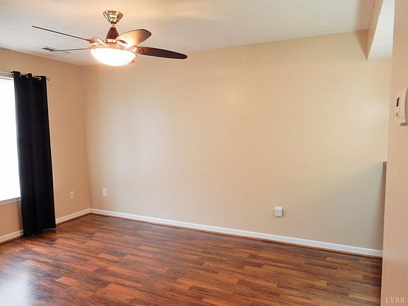 4th image of 76 Old Tavern Cir