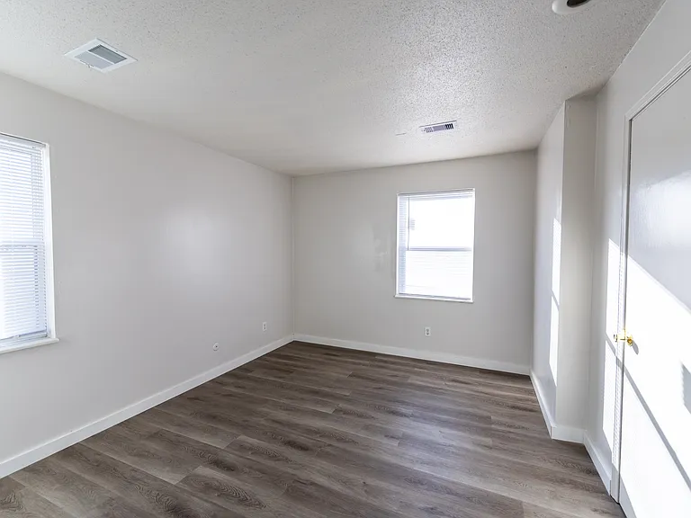 Stonewood Apartments — Photo 7