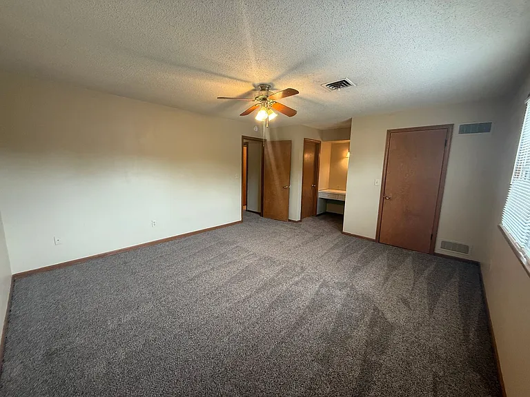 744 S Cedar St — Photo 10