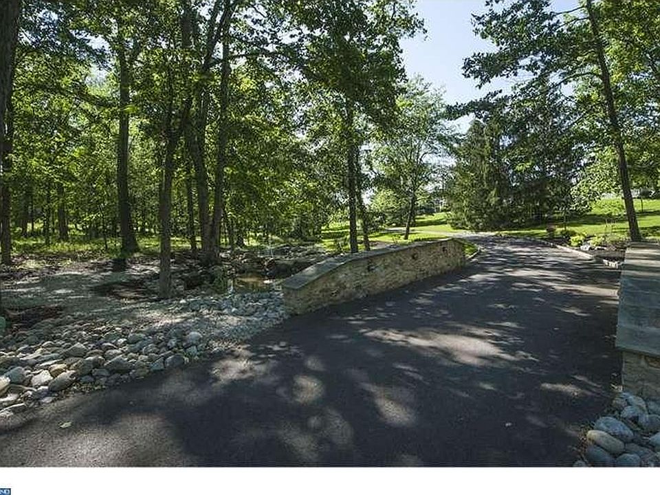 Private Entrance - Fountains