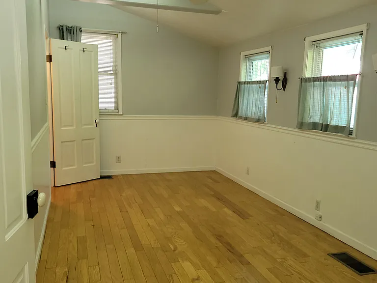 720 Olive St — Photo 9