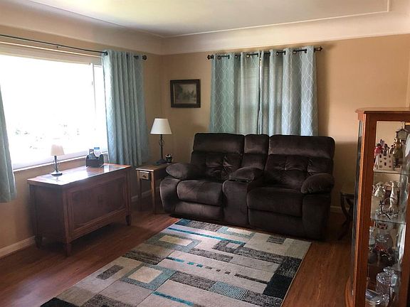 4th image of 37 Ireland Ave