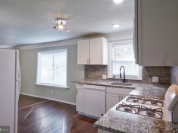 3rd image of 225 Morgan Ave