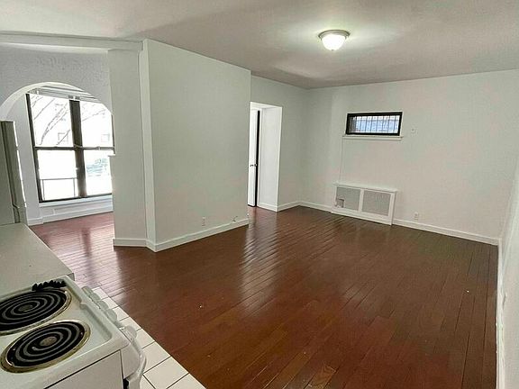 3rd image of 262 W End Ave Lbby A