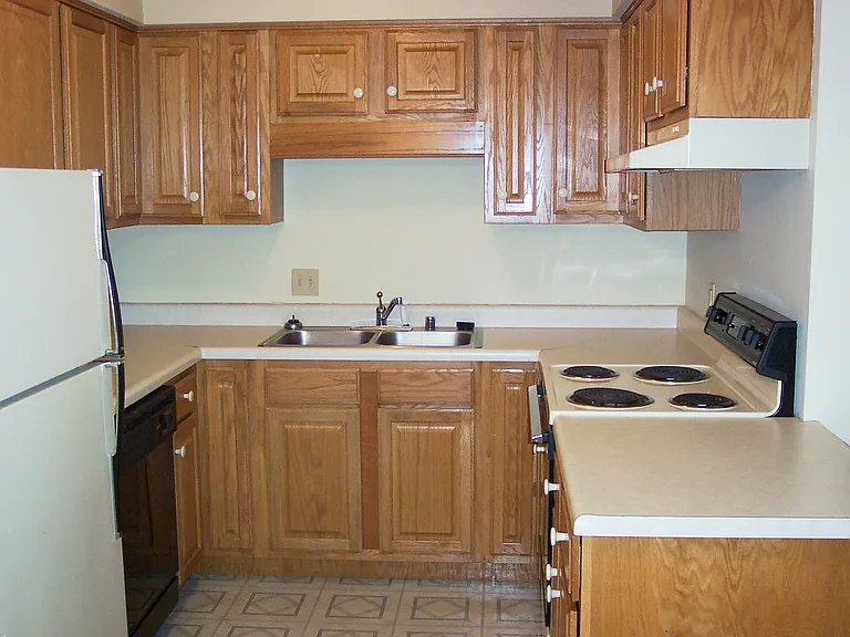 2404 W C St #D — Photo 3