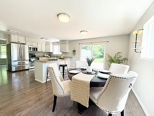 450 NE Riverhill Dr — Photo 13