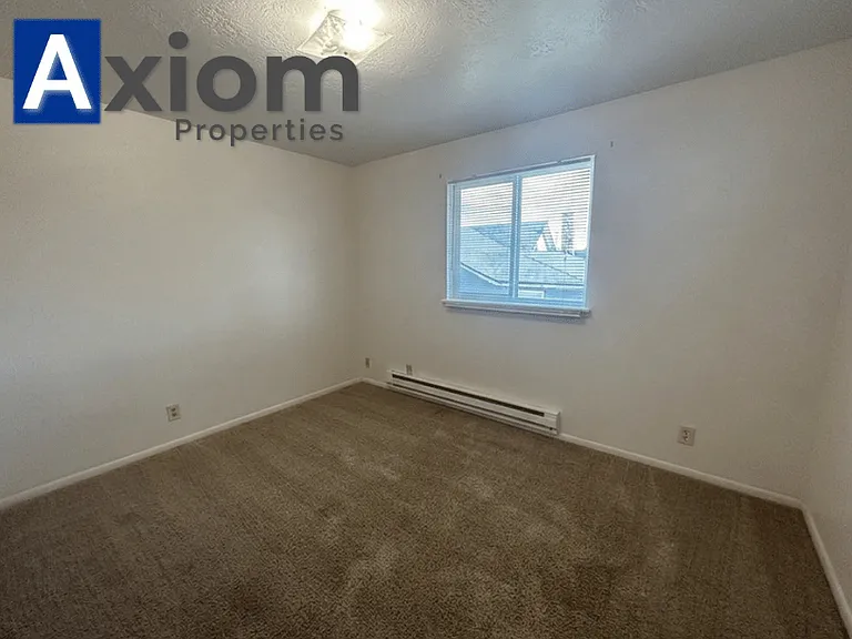 Main 819 S — Photo 24