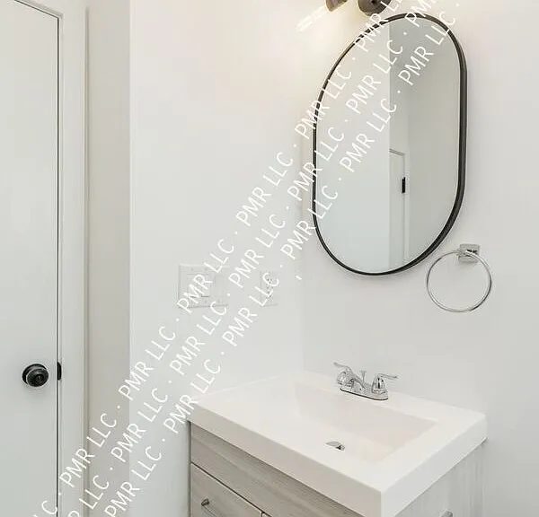 5758 Spruce St #2 — Photo 12