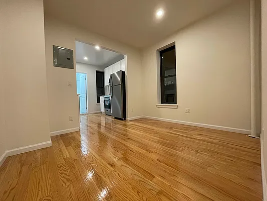 Rented by HOLTON REAL ESTATE INC. | media 18