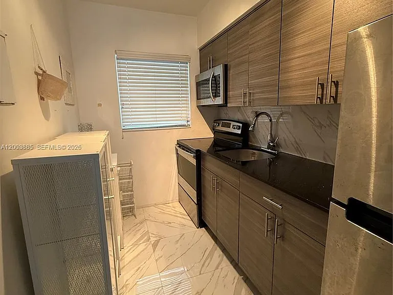 1611 West Ave #12 — Photo 4