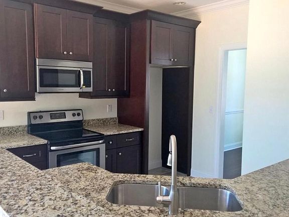5th image of 10051 Forest Dr