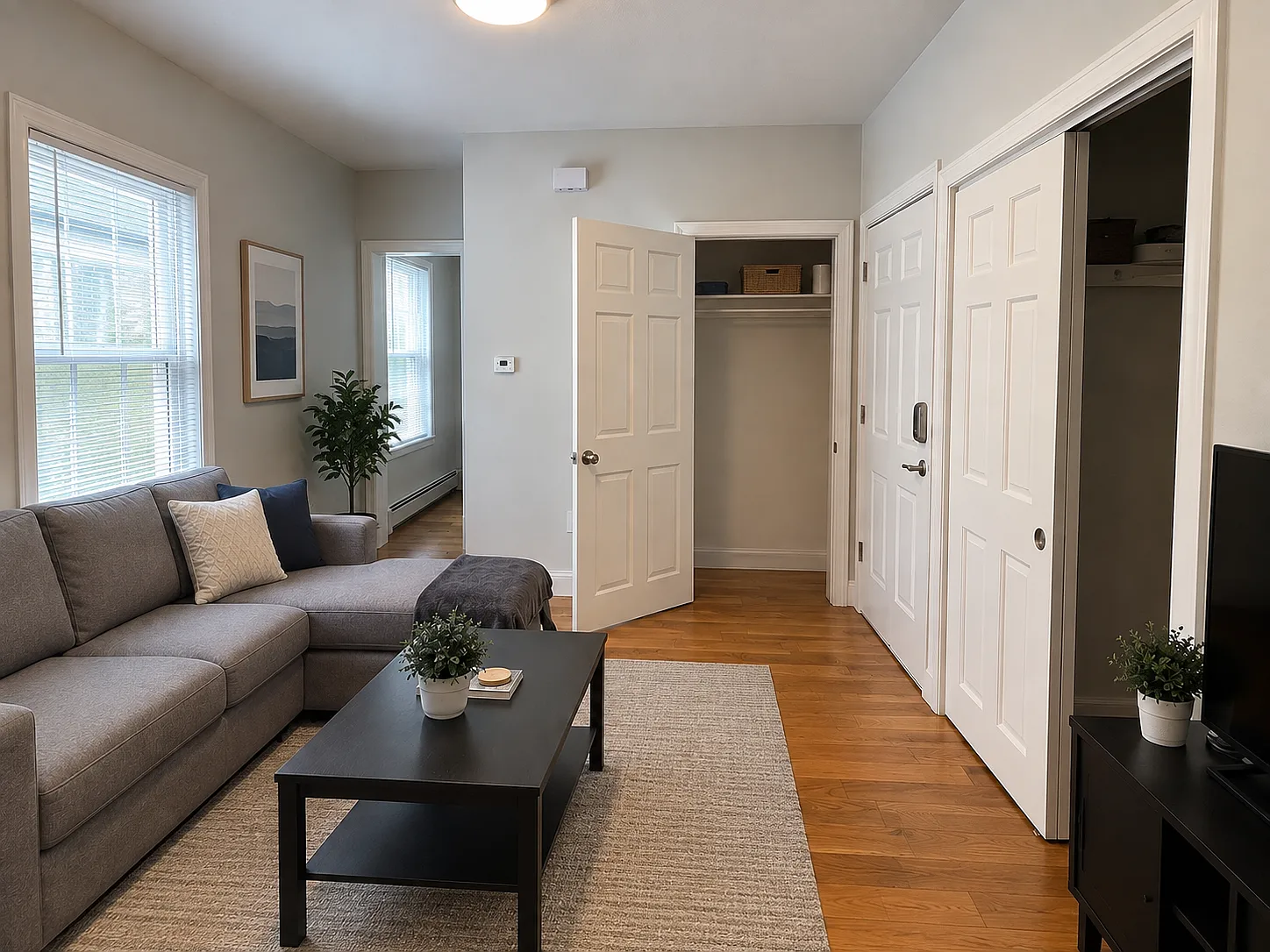 3 bed, 1000 sqft, $3,600 — Photo 2